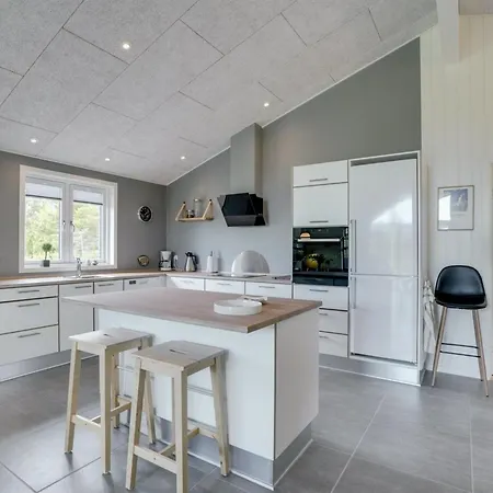Gardi - 14km From The Sea By Interhome *